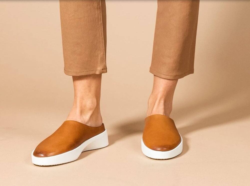 Wolf & Shepherd Cruise Mule Slip On Shoes Womens 6 Mens 4.5 Tan Leather NIB